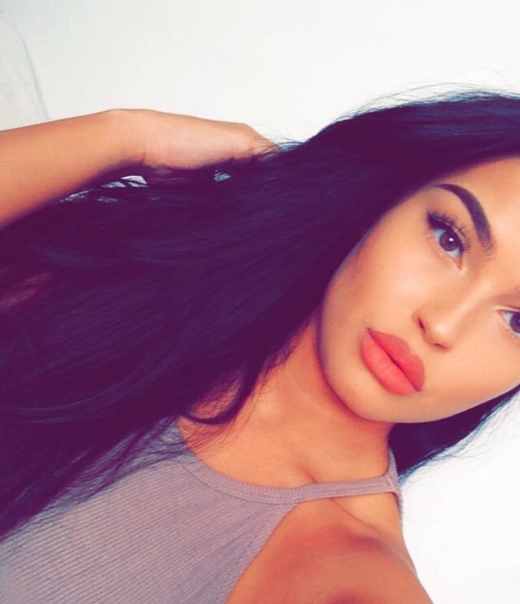 bombshellssonly:  @emjeni
