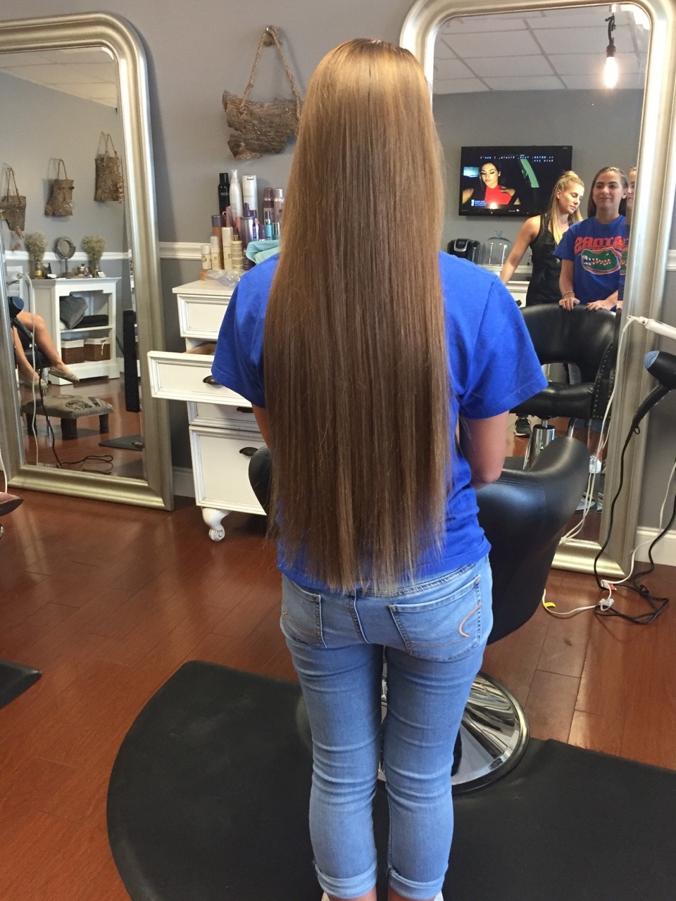 vegetariqn:  So today I decided to cut off all of my hair and donate it to Pantene’s