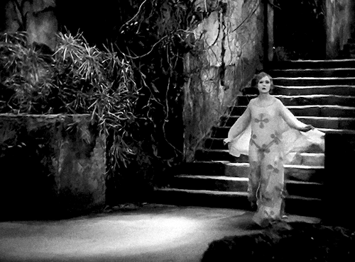 Madge Bellamy in White Zombie (Victor Halperin, 1932)
