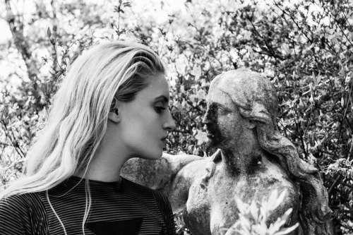 Ph: Holly Burnham  Designer: Bishme R Cromartie  Model: meloknee