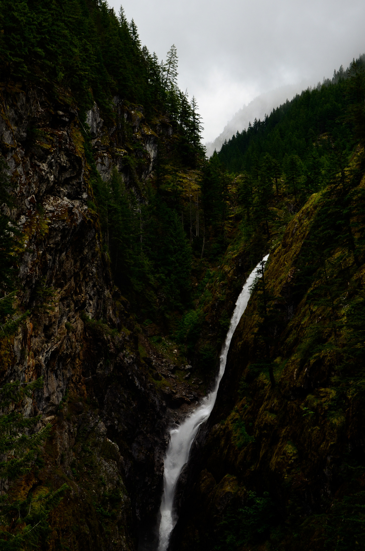 michaellamartin:  Random Road Trips: A Day In the North Cascades.(Photographer - Michael