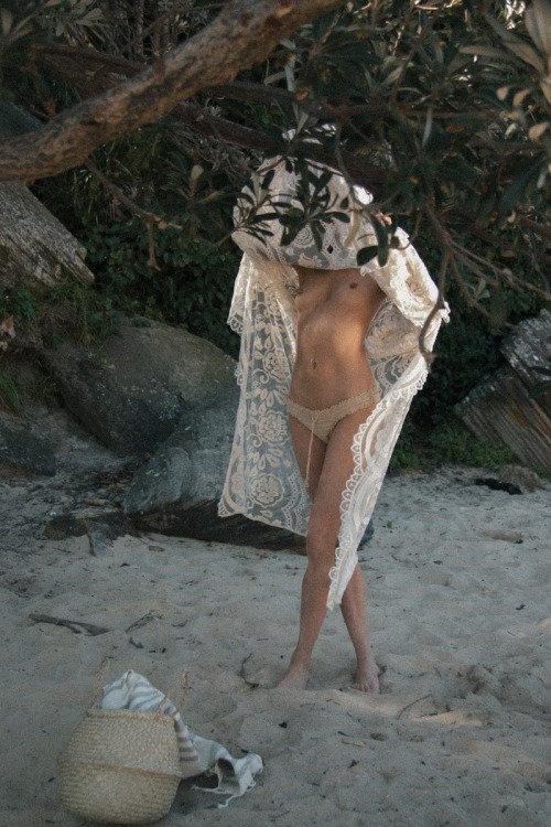 http://castawaylabel.tumblr.com/post/128390636478