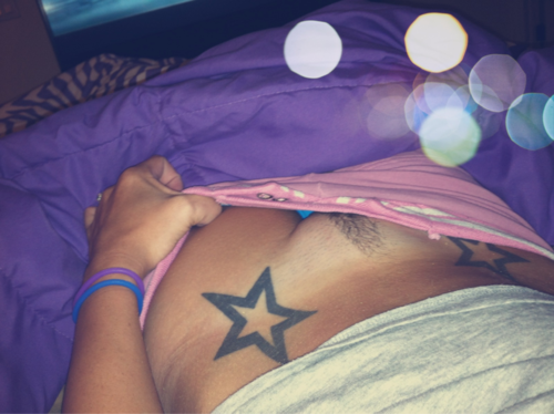 girlsnbabes:  Hot Girls N Babes with their Loving Selfshots