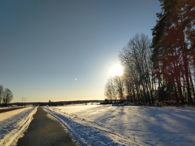 amaranthdesires:Such a wonderful and perfect winter day for hand holding and a stroll through the village 🥺 Was okay tho. Anxty but okay.