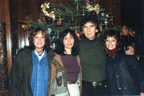 Argentinian fans Cecilia and Cristina at Friar Park with the Harrison family. (Dec. 1998)“Cris