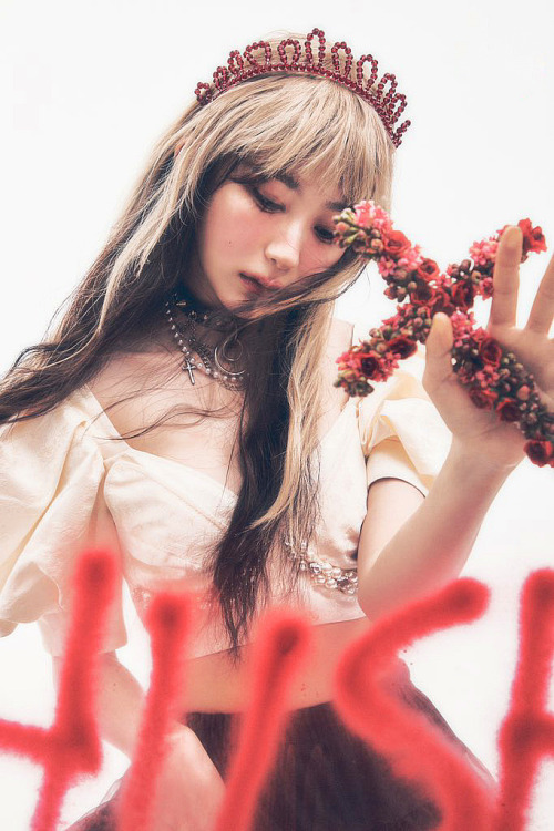 hanguangjunn:LEE CHAEYEON 1st Mini Album [HUSH RUSH] vampire teasers 🌹🕸