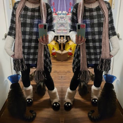 Yesterday’s multi-layered work outfit because it is actually freezing: thrifted Belldini plaid