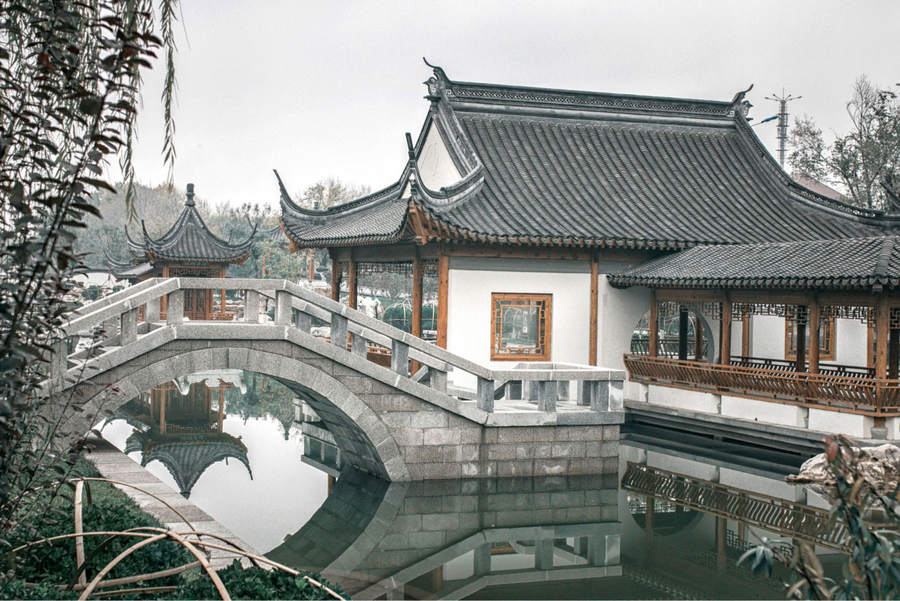 fuckyeahchinesegarden:traditional chinese mansion by Mike.  tianjin, china