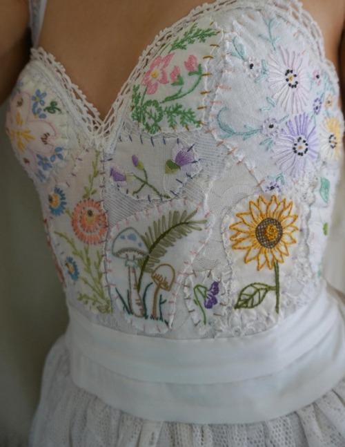 sosuperawesome: Embroidered Vintage Dresses ... |