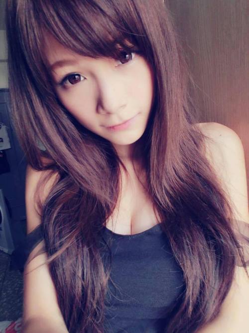 cutiespress:  Vivi Zhu Sweet Taiwanese cutie goo.gl/gmvgnm Daily Cuties - digitom