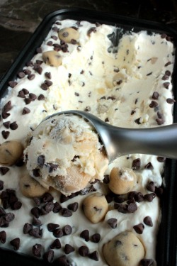 jlivingwell:Chocolate Chip Cookie Dough Ice