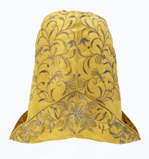 Men’s tall hat, 18th century. Silk, embroidered in metallic yarns in satin and stem stitches. France