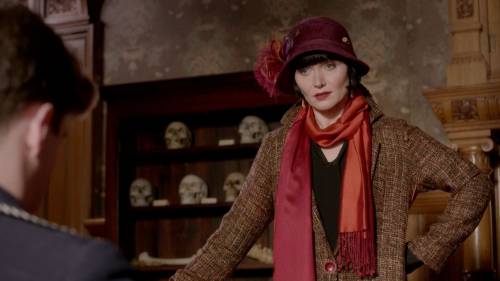 Miss Fisher’s sixth outfit worn in “Blood of Juana the Mad” (Season 2, Episode 8) is a rich brown tw