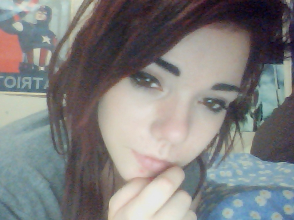shinythorn:  shinythorn:  im really tired why am i even trying to take a selfie 