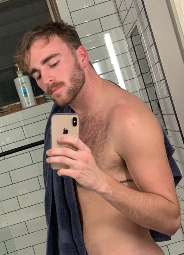 homosexyality:this rando guy’s bathroom lighting was great 