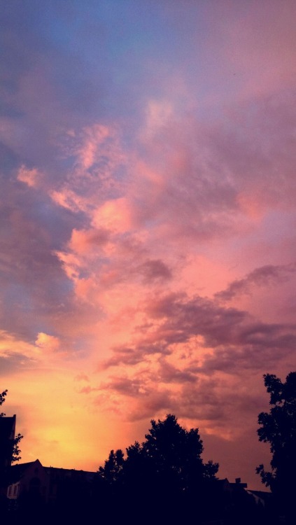 lamescapes:  I don’t think I’ve ever seen the sky like this before and it’s incredible