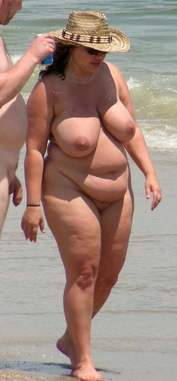 Chubby mature nude at beach