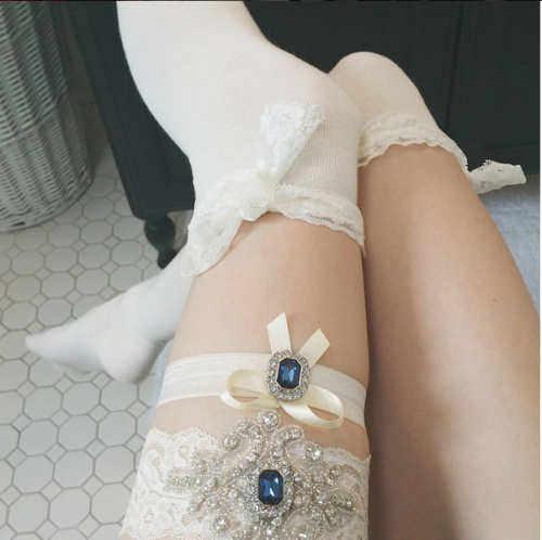illusions0fthemind:  thelittleskylark:  Beautiful sapphire garters that I picked up in New Orleans.  Woah 
