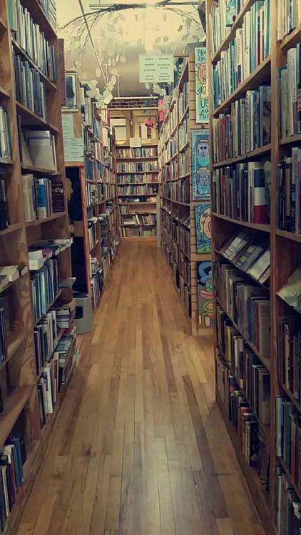 mistybridges: Chattanooga Northshore Book Shop Reality shifts in old book stores, art on the wall, s