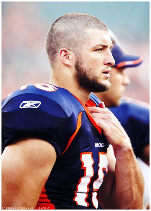 slavethompson:  theonewiththevows:  Tim Tebow  Kneeling Now