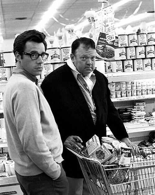 putthison:Peter Bogdanovich and Orson Welles, grocery shopping in Los Angeles. 1970.