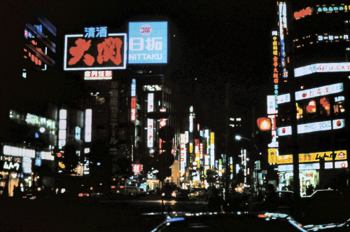 milquetoastism:Shinjuku Streets at Night, Tokyo 1985