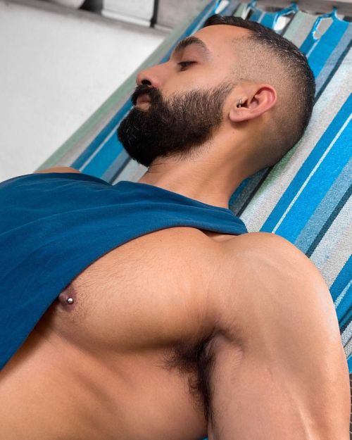 https://64.media.tumblr.com/0bdb53cd0f1115112b8f35528ebcdd05/84b6ec26af8a44a7-f1/s500x750/b98a6de9e575d6df29d934b499740f392ce87f06.jpg