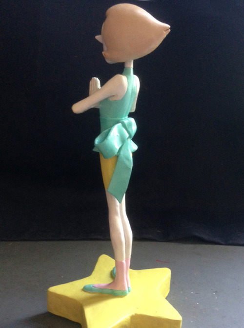 Here’s a Pearl figure I sculpted last year! I spent way too long on this but I’m really happy with how she turned out. Hopefully we’ll get some nice, accurate official figures someday and I won’t have to spend 1000 hours sculpting the rest of