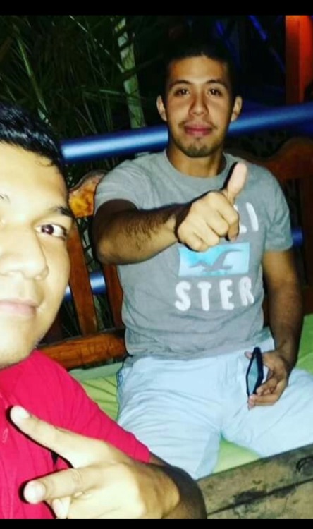 fotosgaysincensura:  Hetero peludo 😍  Qué selva tiene me encanta 🙈  Rebloguea para más 