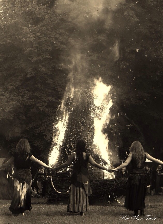 magickal-melancholy:witchydays:Witches, rise for I refuse to let you fall  ✬