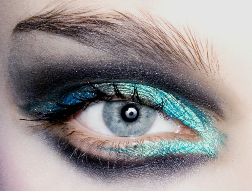 xangeoudemonx:Makeup at Christian Lacroix Fall 2008 Couture. 