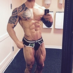 danielkielgastathlete:Love photos after tanning.