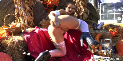stella-starz:  jonnypiercedjunk:  stella-starz:  Roxy Raye   I had to reblog this cause of the pumpkin, LMAO!  And nobody believes you! :p hahaha