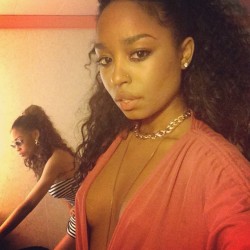 mesooconfident:  http://mesooconfident.tumblr.com 