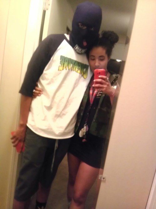 thahalfrican:  wzrdkelley:  elusivemulatto:  Show with tha bae  are you… the…uh… sidechick    Is he in his Halloween costume or r u just the side bitch..1..2..3..SIDE BITCH