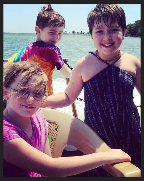 Kids on the boat catching spray.  #goodtimes #summerdays #smithisland #colorphoto #kids #funportrait