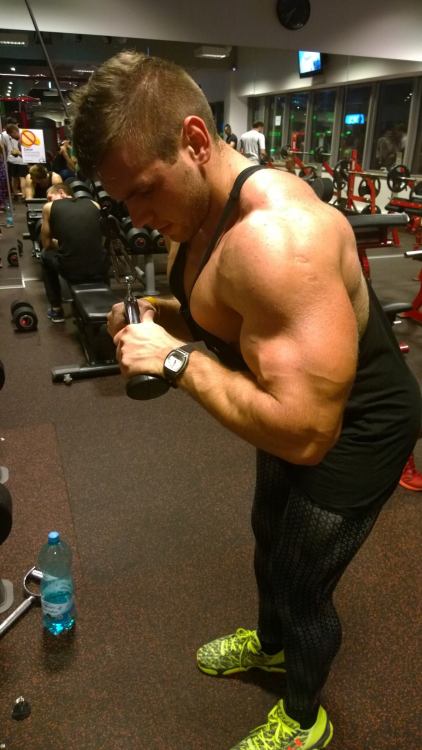 muscle-addicted:  Piotr Borecki