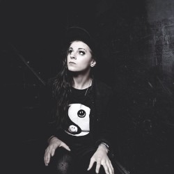 lynngvnn:  @glamourkills photo: @samsanroman