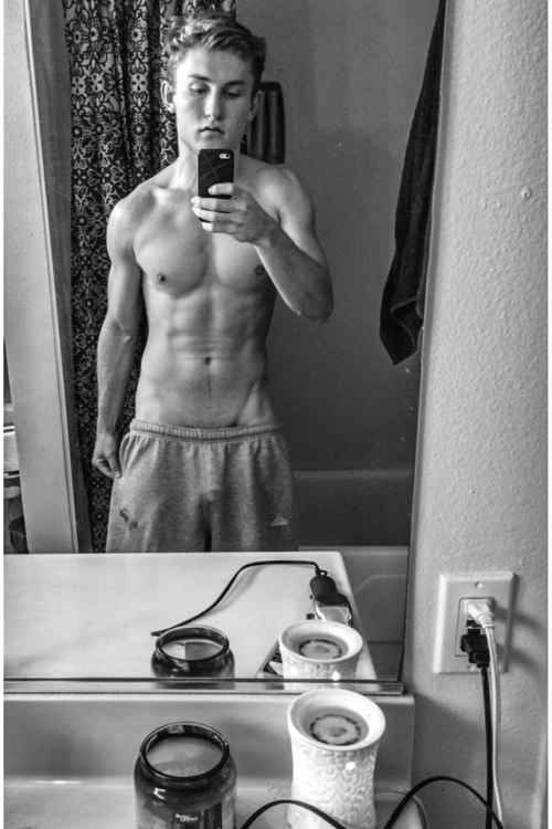 hottestguys2015:  Hung blonde I promised ya ;)