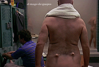 el-mago-de-guapos:  Coneheads (1993) Beldar (Dan Aykroyd) takes a shower with unidentified