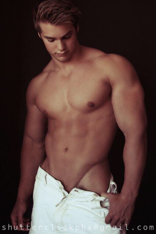speedothighs:  Hot bi-dude! 