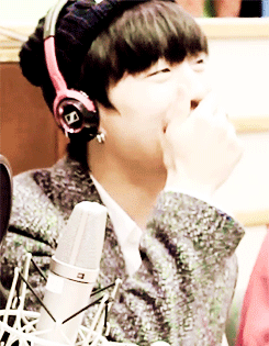 b2ngyonggukz-deactivated2014111:  yongguk's reactions to jae's ideal type talk; 