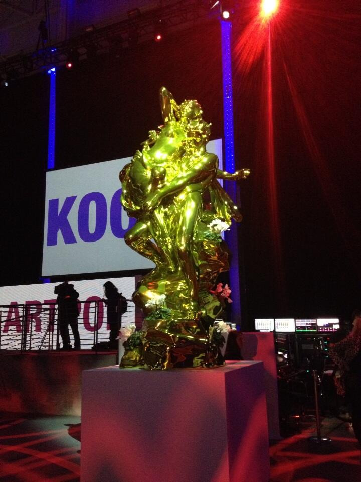ladyxgaga:  Jeff Koons-created sculptures inside the artRAVE. 