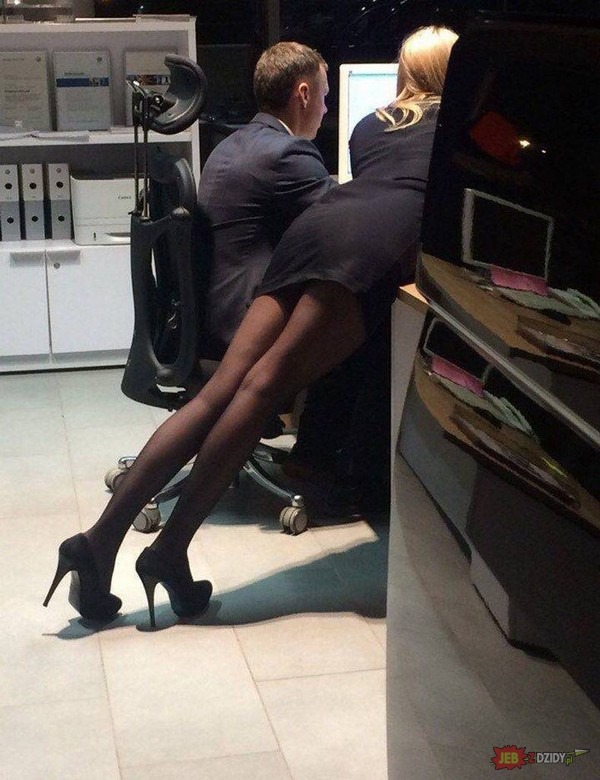 officegirls:  (via 0d87c532e6d5d72ebda224c0d953e4a9.jpg (600×780))  