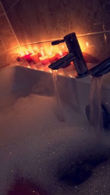 not-natalias-porn-blog:  Nothing better than a nice relaxing bath in the evening, all bubbly, steamy and wet 💦