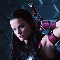 avatarwinchester:  Sif and her sword. 