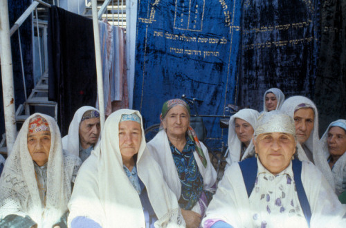 songs-of-the-east:The Jewish people of Uzbekistan photographed by Gueorgui Pinkhassov“The term Bukha