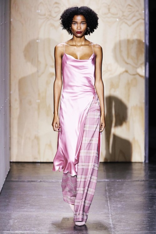couture-day: Fall/Winter 2019-20 Jonathan SimkhaiPhotos: Salvatore Dragone / Gorunway.com via Vogue