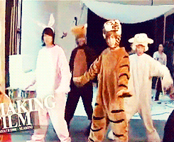 -everdeen:  TVX Cute: Barn Animals Perform “O”-正.反.合.  meanwhile: 