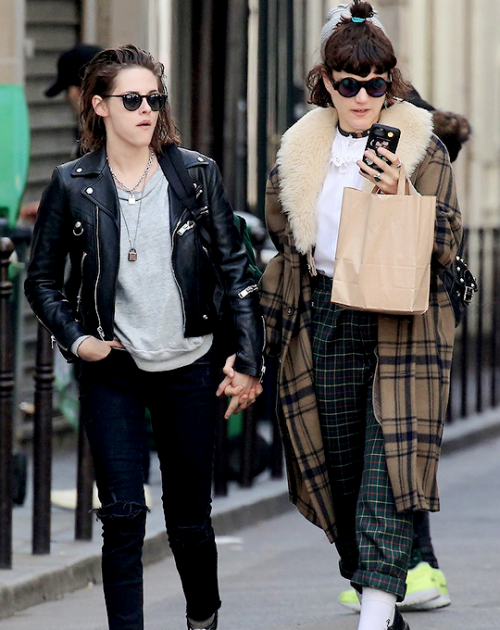 kristensource:  March 14 | Kristen Stewart & Soko Out In Paris ♥   So loving this!  So fucking cute together!But jesus, tabloids, can you just knock it off with the “Kstew dating Soko to get back at Robert” BS?  That shit is OVER already!
